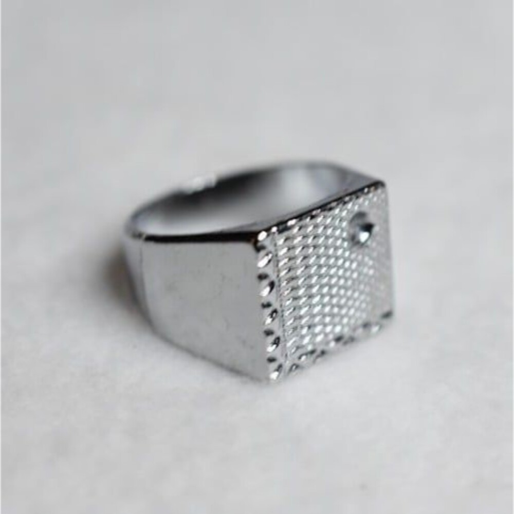 NWOT Men's Party Wear Single Crystal Statement Silver Tone Size 8 Ring - Picture 3 of 3